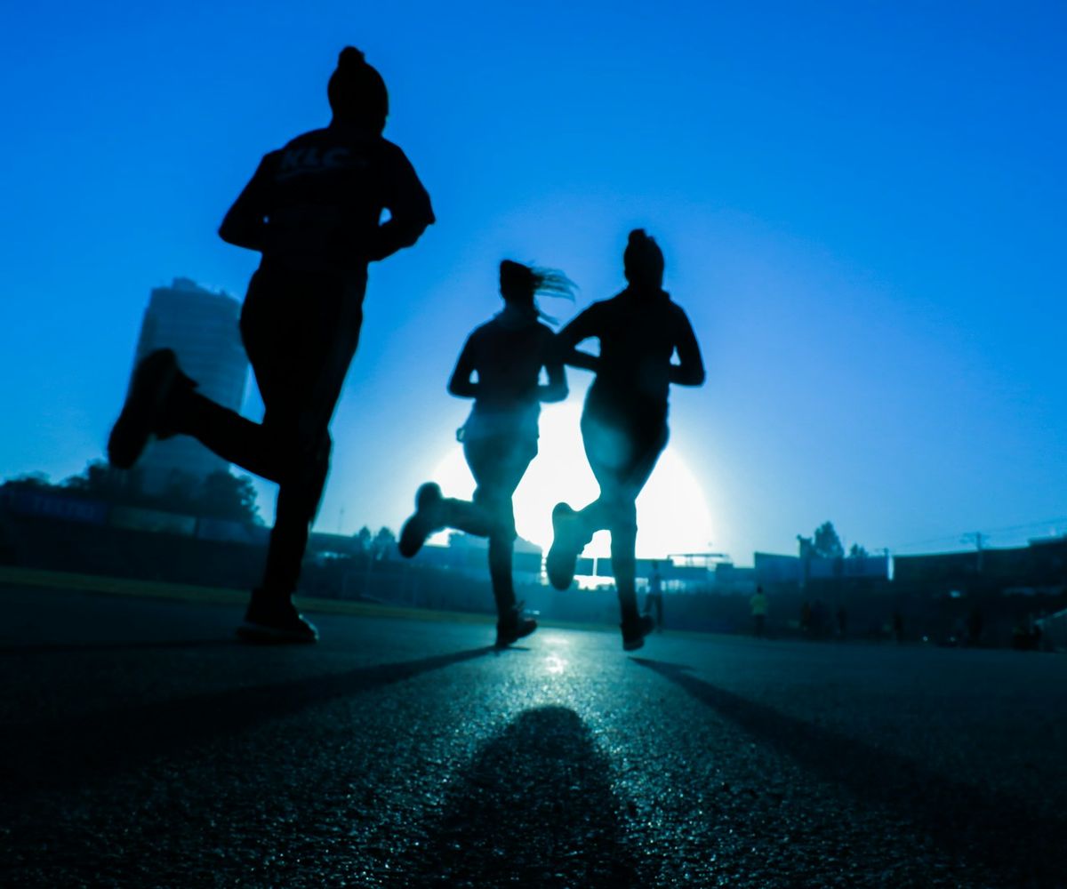 Coureurs en plein effort, trail ou route