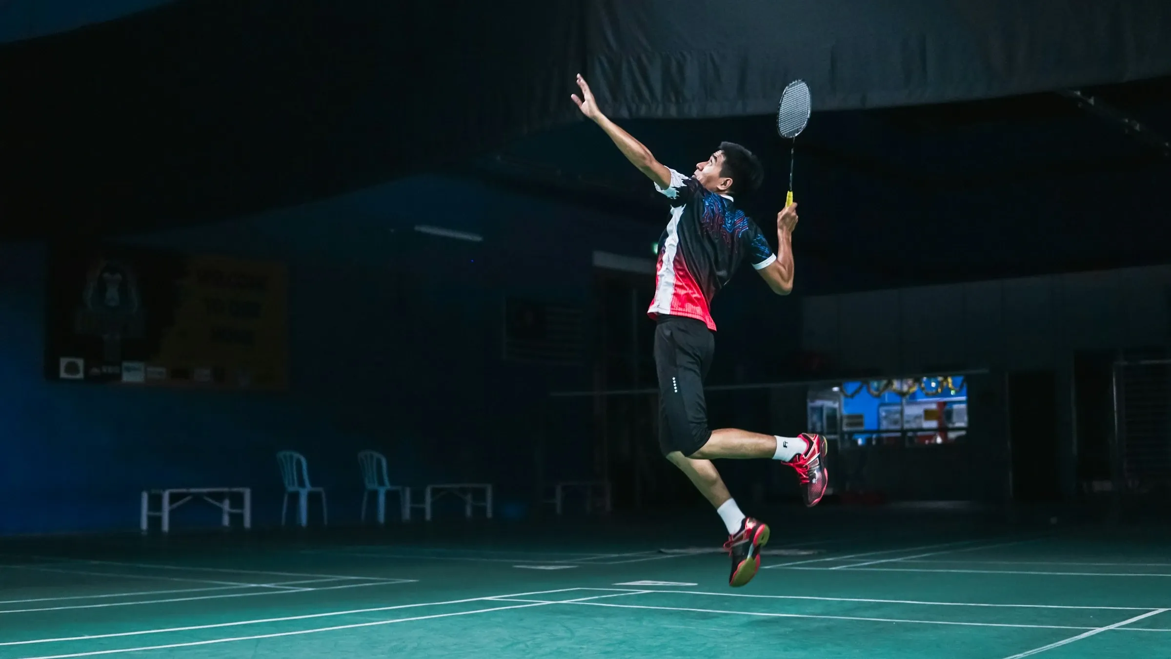 Joueur de badminton en plein match