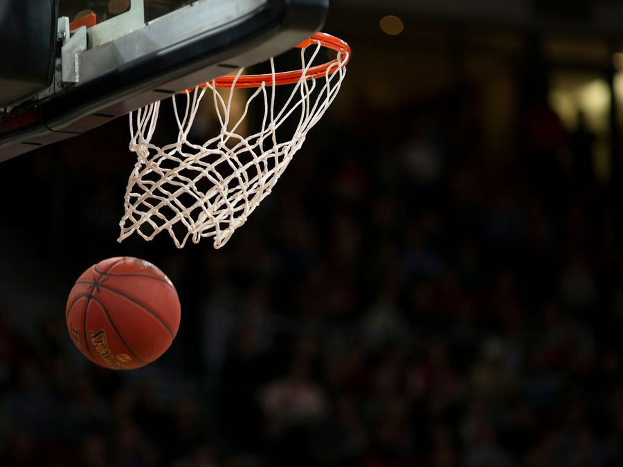 Joueurs de basket-ball en match